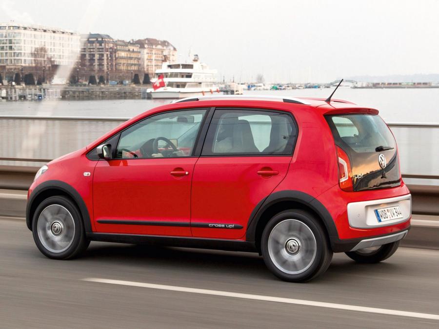  Volkswagen Cross up! 2013 года  (фото 32 из 44)